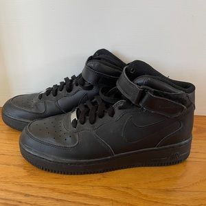 Black Air Force 1’s